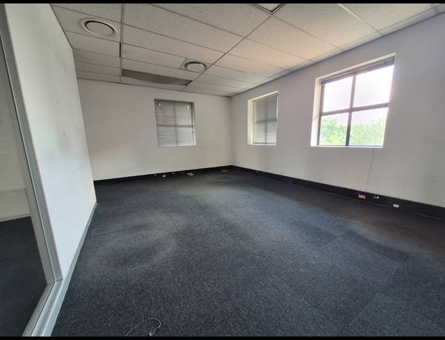 280M² OFFICE TO LET IN HYDE PARK